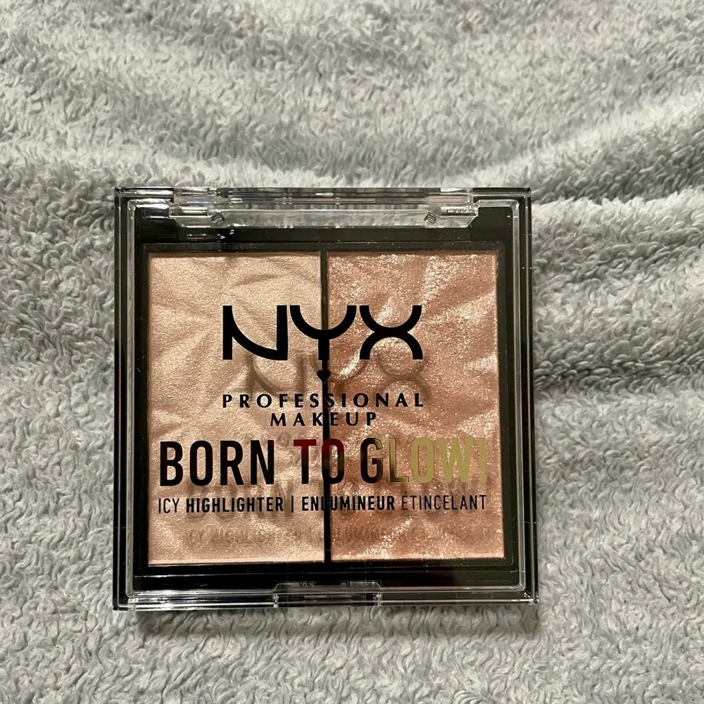 NYX Born to Glow Highlighter - Gold - Picture 2 of 4